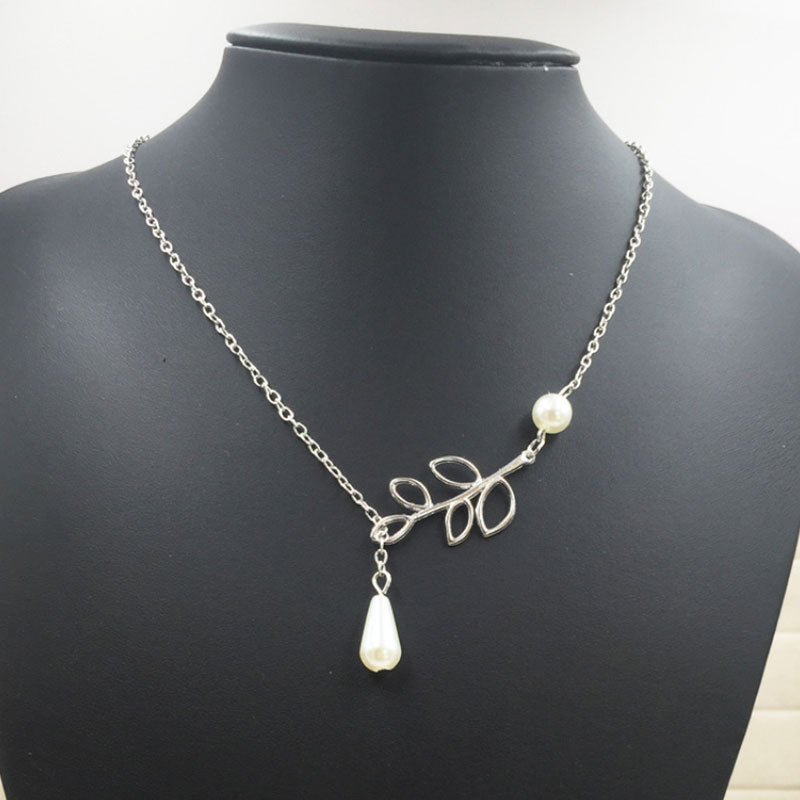 Silver Color Hollow Out Leaves/Faux Pearl Pendant Necklace