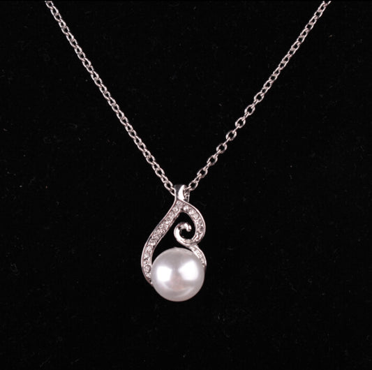 Faux Pearl Pendant Necklace/Earrings Set